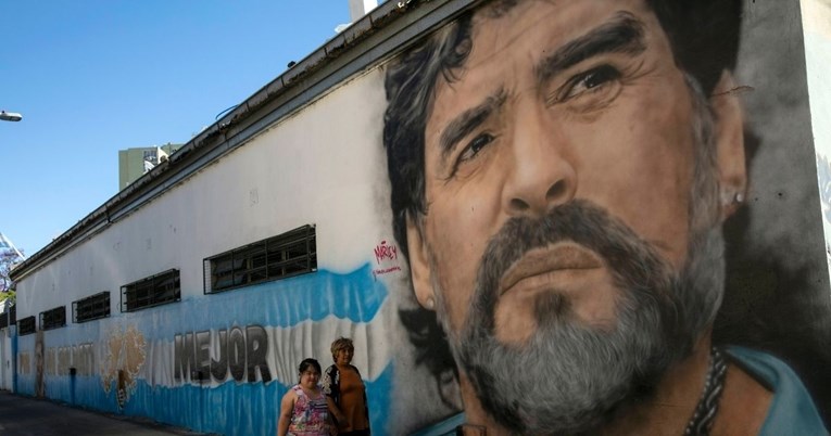 Godinu nakon smrti, stvoritelj sreće Diego Maradona još izaziva patnju