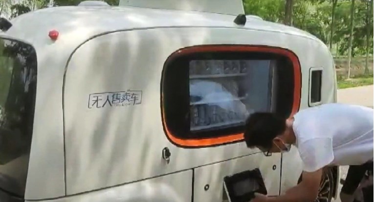 Autonomni pokretni dućani bez vozača na ulicama kineskog grada