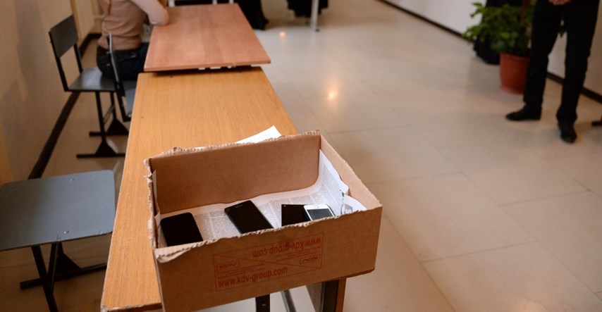 Učenici osnovne škole u Crnoj Gori više ne ulaze u učionice s mobitelima