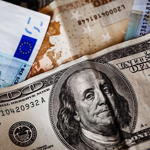 Euro i dolar su skoro izjednačeni. Ovo nije zabilježeno već 20 godina - Index.hr