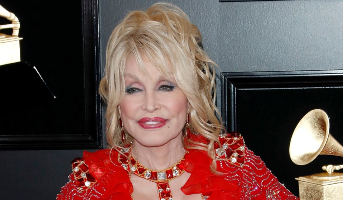 "Obožavam": Dolly Parton vraća u modu zaboravljeni božićni ukras