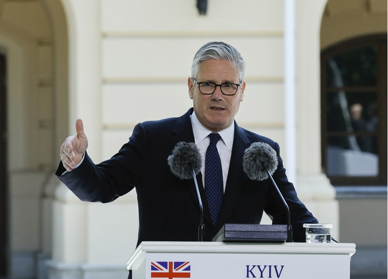 Starmer se povlači iz britanskog parlamenta. Želi se baviti međunarodnim pitanjima
