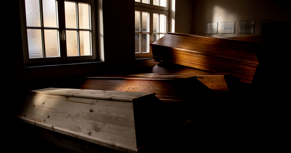 Pogrebnik u Njemačkoj krao zlatne zube pokojnicima prije kremiranja