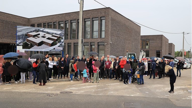 VIDEO Roditelji u Zagrebu: "Nova škola je preblizu hotelu s azilantima, bojimo se"
