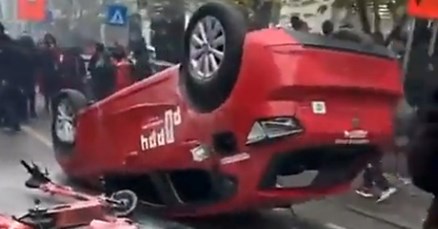 Marokanski navijači u Belgiji preokrenuli auto i potukli se s policijom