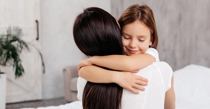 Tri stvari koje rade emocionalno inteligentni roditelji, prema terapeutkinji