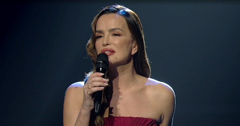 Severina u finalu Superstara izvela novu pjesmu: Posvetila sam je sinu