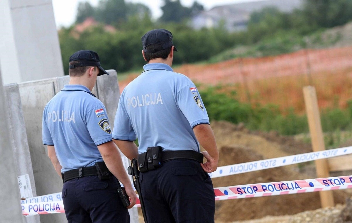 Kod Pule brao šparoge pa pronašao minu, u Buzetu našli oružje u kući pokojnika