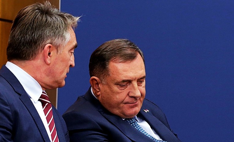 Dodik prijeti da će ukinuti jedinstvenu vojsku, Komšić ga optužuje za pobunu