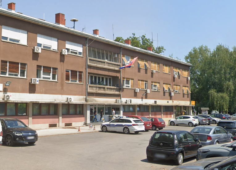 Muškarac (67) u prostoriji za zadržavanje napao policajku. Svladali ga njezini kolege