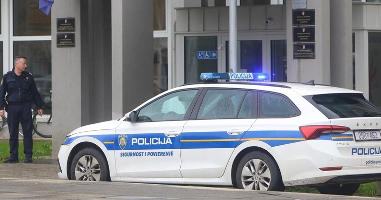 Mladić napao 16-godišnjakinju u kafiću u Karlovcu, ona ga pretukla