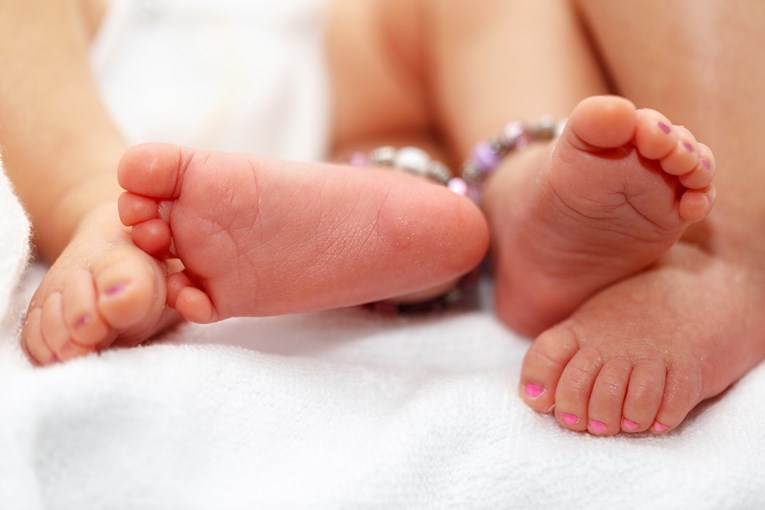 Žena rodila blizance 26 dana nakon što je rodila sina