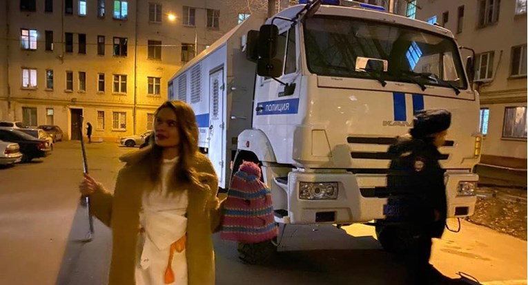 Članica Pussy Riota puštena iz zatvora, odmah je otišla iz Rusije