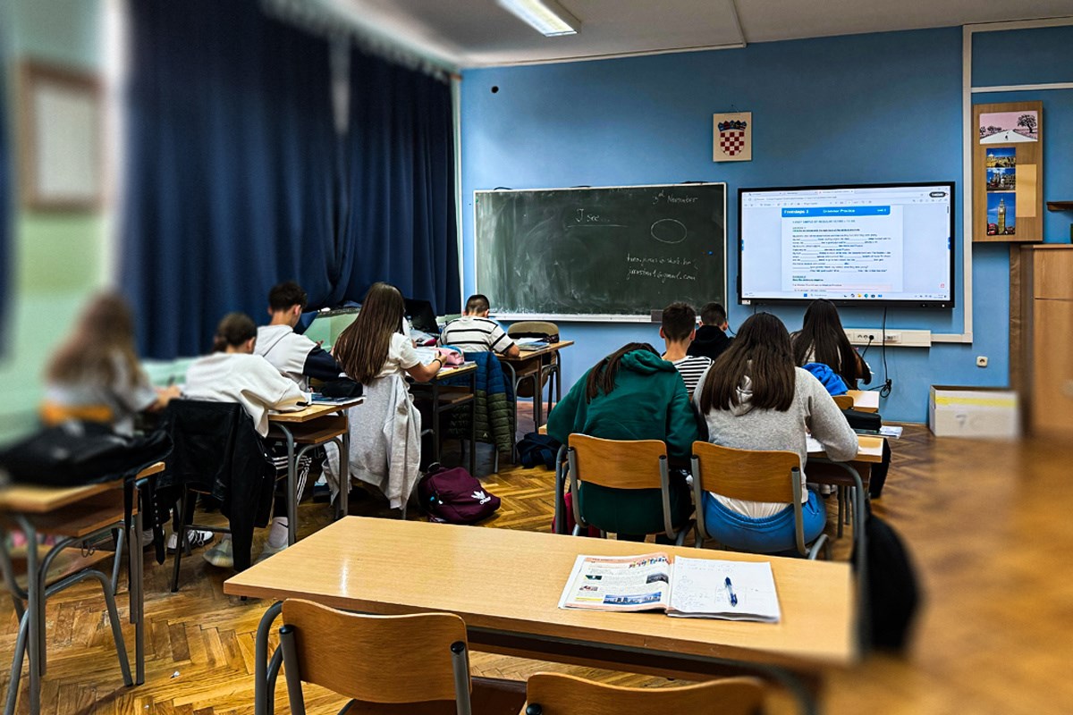 VIDEO Vrgoračka škola zabranila mobitele, gazirana pića i umjetne nokte