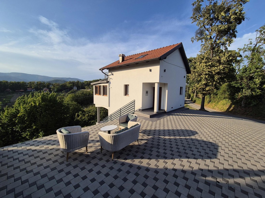 Za 269.000 € prodaje se moderna kuća s predivnim pogledom i okućnicom