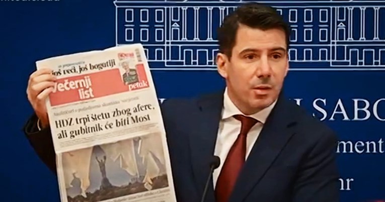 Grmoja pokazivao naslovnice i napao HDZ: "Ovo je na razini Aleksandra Vučića"