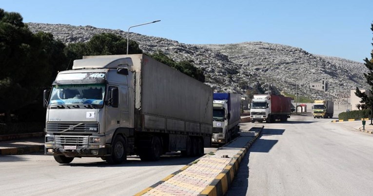 Humanitarni konvoj krenuo u potresom razorenu Siriju. Vraćen je