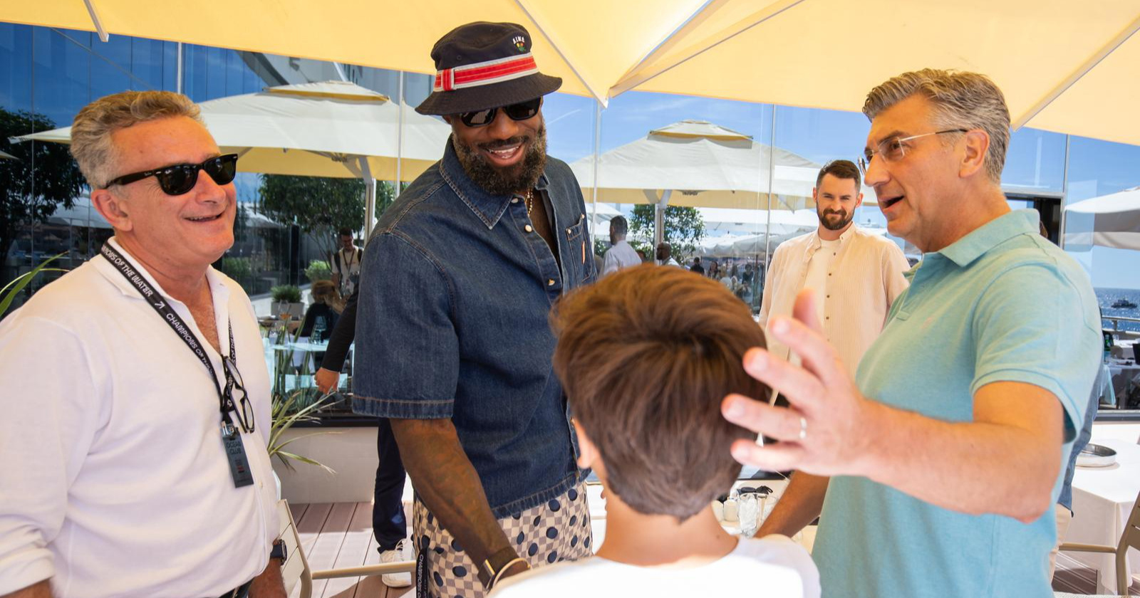 FOTO LeBron James potpisao dres sinu Andreja Plenkovića