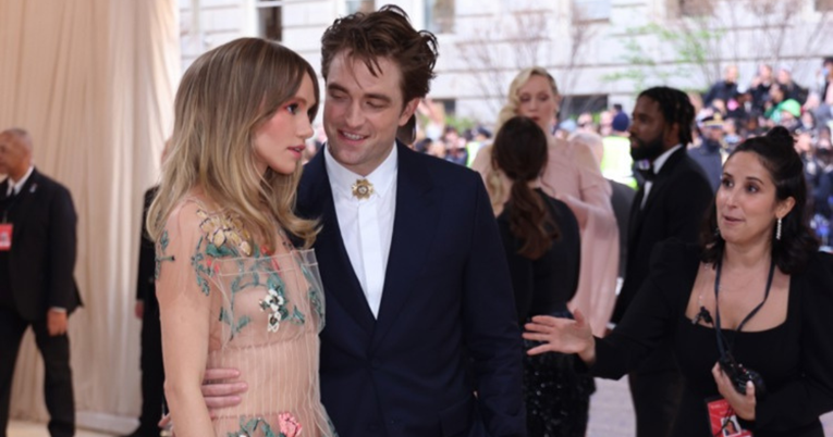 Suki Waterhouse objavila prvu fotku bebe koju je dobila s Robertom Pattinsonom