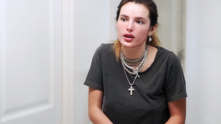 "Prije sam imala akne, više ne": Ljudi ne vjeruju čime Bella Thorne maže lice