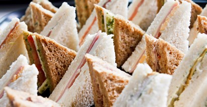 Koji je najbolji način rezanja sendviča, dijagonalno ili vodoravno?