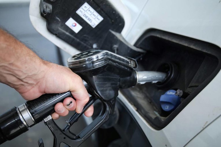 Dostavljač (23) u Puli nakon otkaza plaćao gorivo službenom karticom. Dobio prijavu