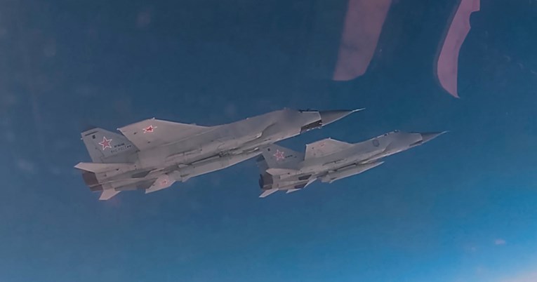 Poljska: Ruski avioni izveli su nizak prelet preko naše naftne platforme na Baltiku