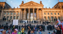 Desničarski prosvjednici pokušali ući u njemački parlament, političari ogorčeni