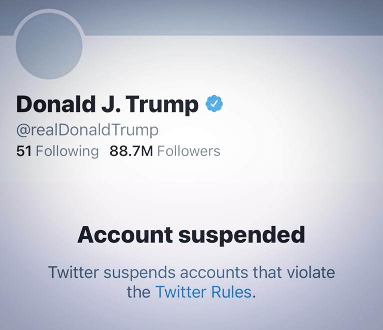 Twitter trajno suspendirao Trumpov profil