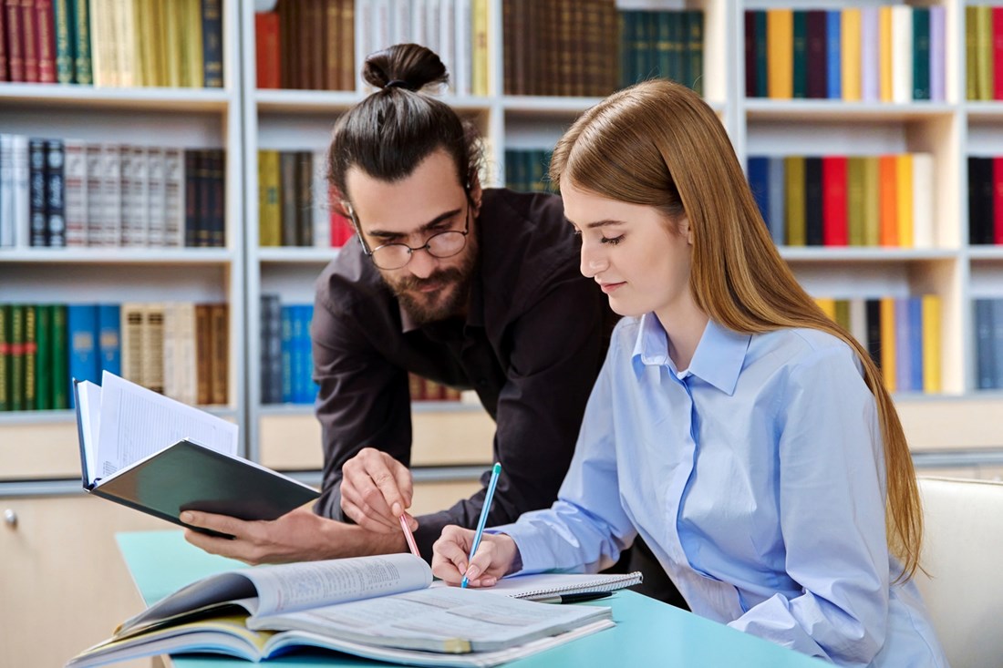 Nastavnika osuđuju zbog onog što je rekao učenici (13): "Čudno je"