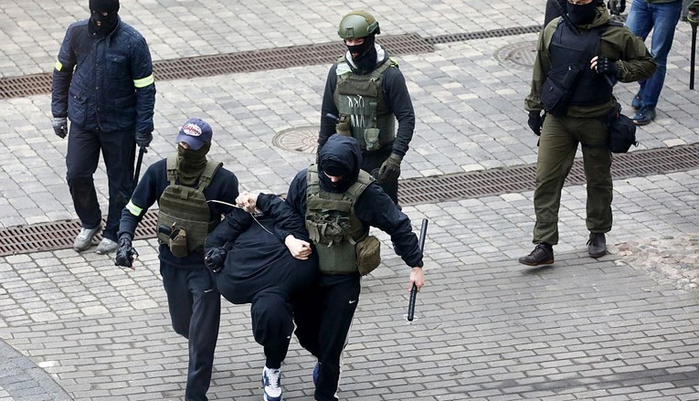 Nekoliko tisuća ljudi na prosvjedima u Minsku, 52 osobe uhićene