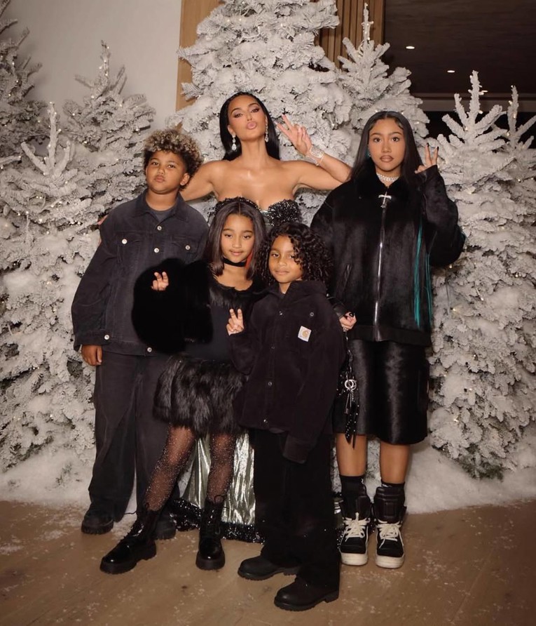Kim Kardashian ima petero dadilja za četvero djece: "Jedna je uvijek na dužnosti"