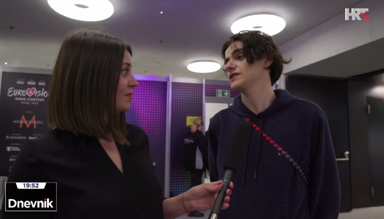 Marko Bošnjak prije nastupa došao do publike: "Photobombao sam ih"