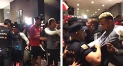 VIDEO Igrači Perua došli pozdraviti navijače. Policija ih napala i uhitila golmana