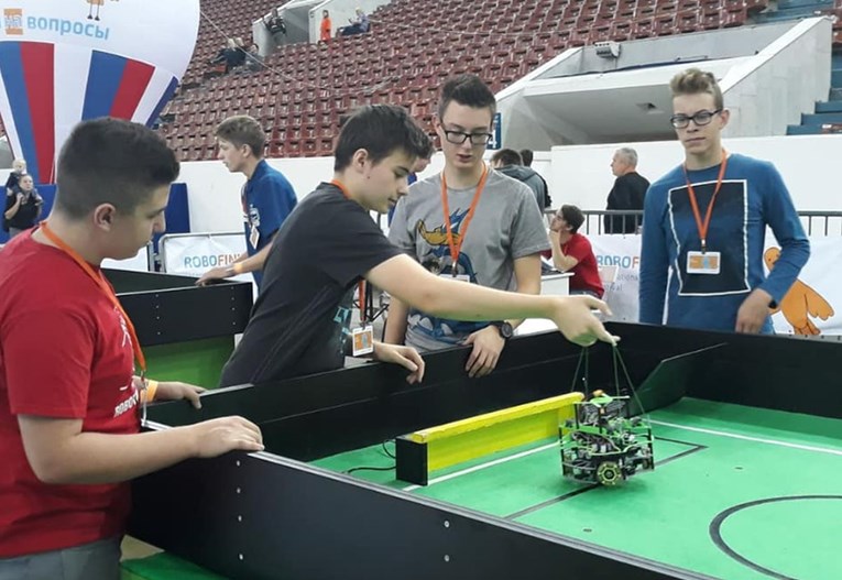 Mladi hrvatski robotičari u Rusiji osvojili više prvih mjesta na natjecanju