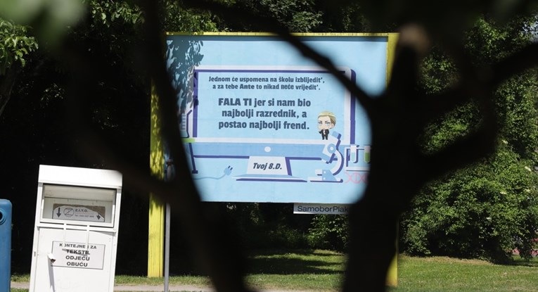 Samoborski osmaši razredniku posvetili jumbo plakat: "Za tebe Ante to neće vrijediti"