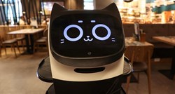 U restoranu kod Splita radi robot koji u znak podrške Baby Lasagni ima lice mačke