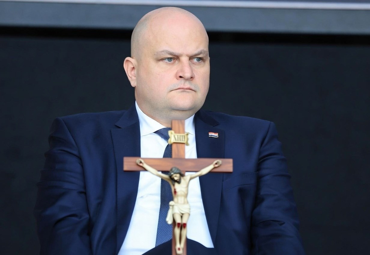 Da se Isus ponovno pojavi izbacio bi DP-ovog ministra iz Vlade