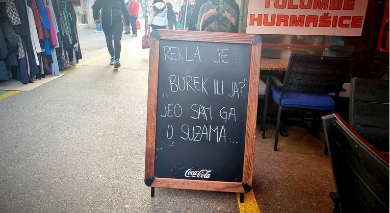 Natpis ispred zagrebačke buregdžinice je hit: "Jeo sam ga u suzama..."