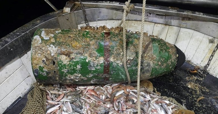 Ribar kod Splita izvukao 300 kg težak neeksplodirani torpedo