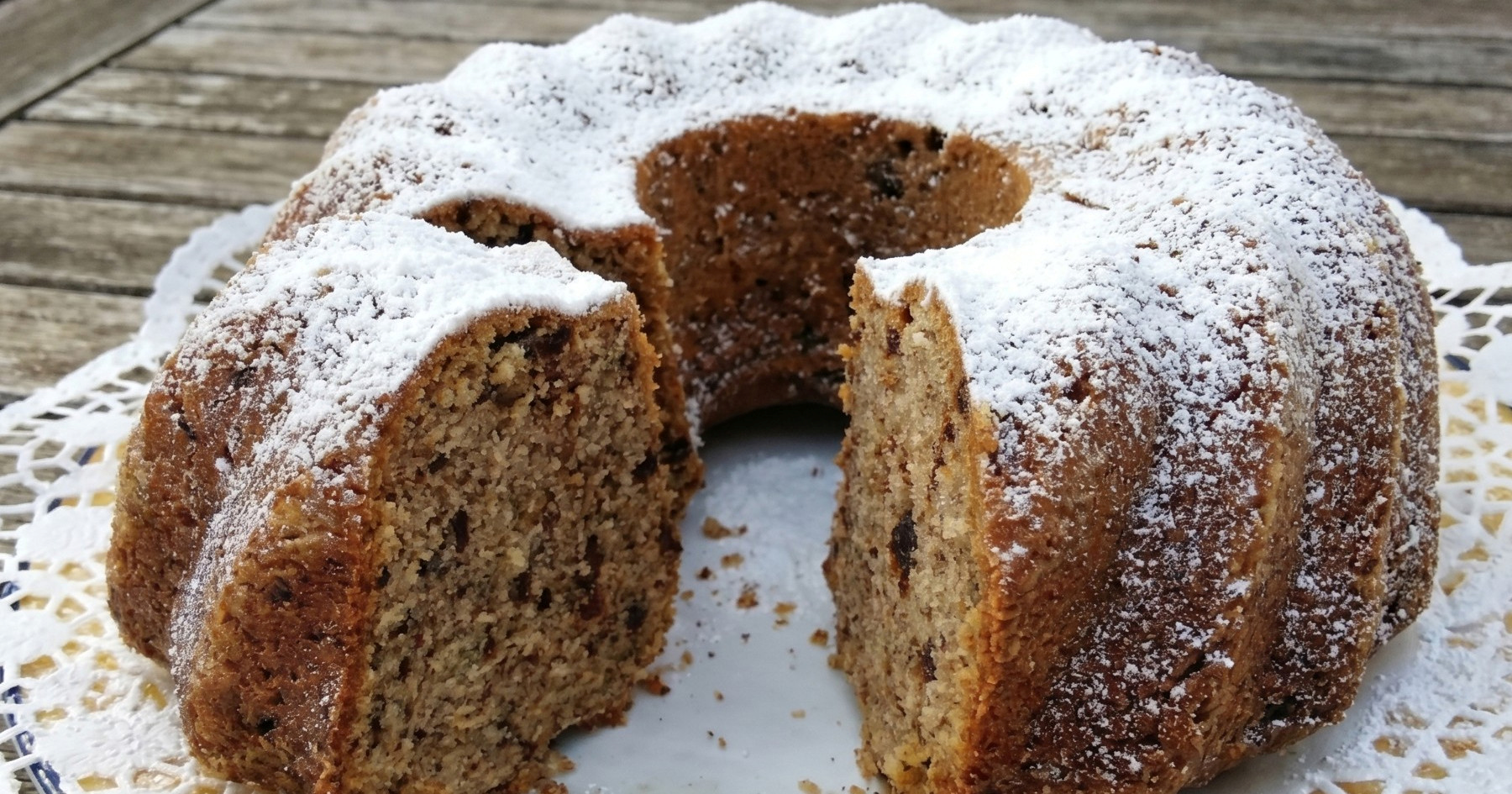 Kada vam ponestane ideja za jednostavan i jeftin kolač, napravite kuglof s orasima