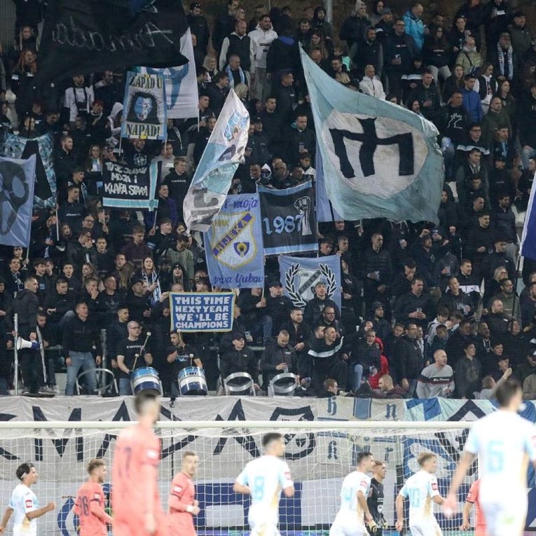 Boysi i Torcida zviždali svojim igračima. Armada dočekala Riječane pljeskom i pjesmom