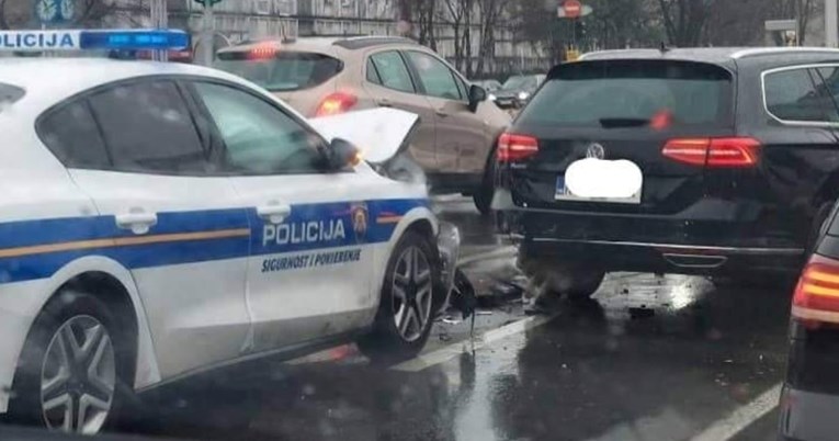 FOTO Nesreća na Aveniji Dubrovnik u Zagrebu, policija se zabila u osobni automobil