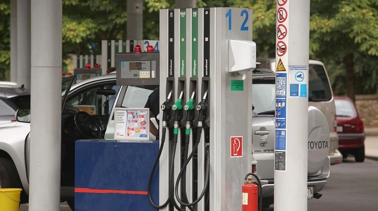 Srbi krenuli na put po Hrvatskoj i okolici, cijelu noć proveli na benzinskoj