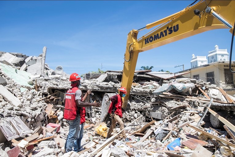 Raste broj poginulih u razornom potresu na Haitiju, 1297 osoba poginulo