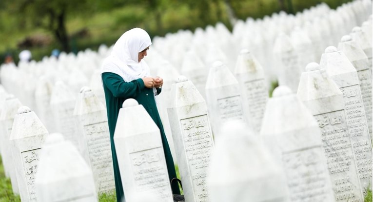 SAD traži od Crne Gore da prizna genocid u Srebrenici