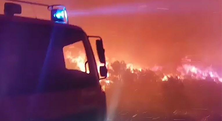 Pogledajte dramatične snimke požara: "Ajme brajo, jedva smo mi utekli"
