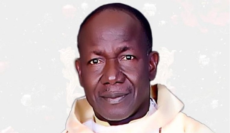 U napadu u Nigeriji katolički svećenik živ spaljen