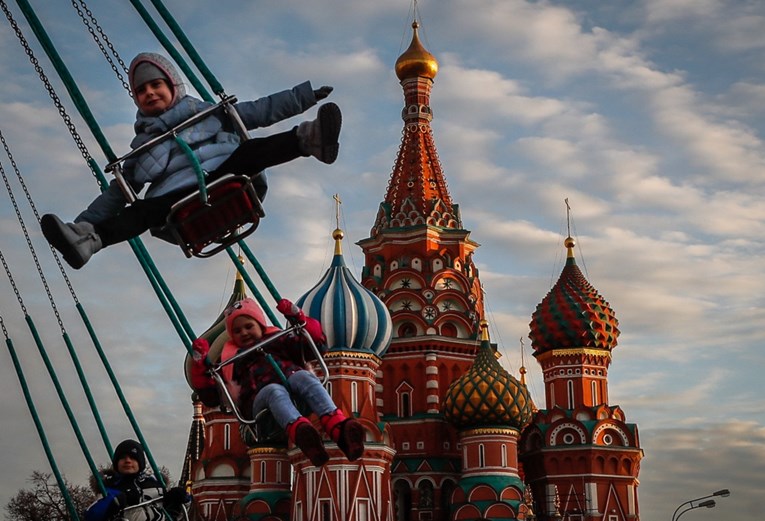 Rusija bilježi najtopliju godinu, u Moskvu se doprema snijeg