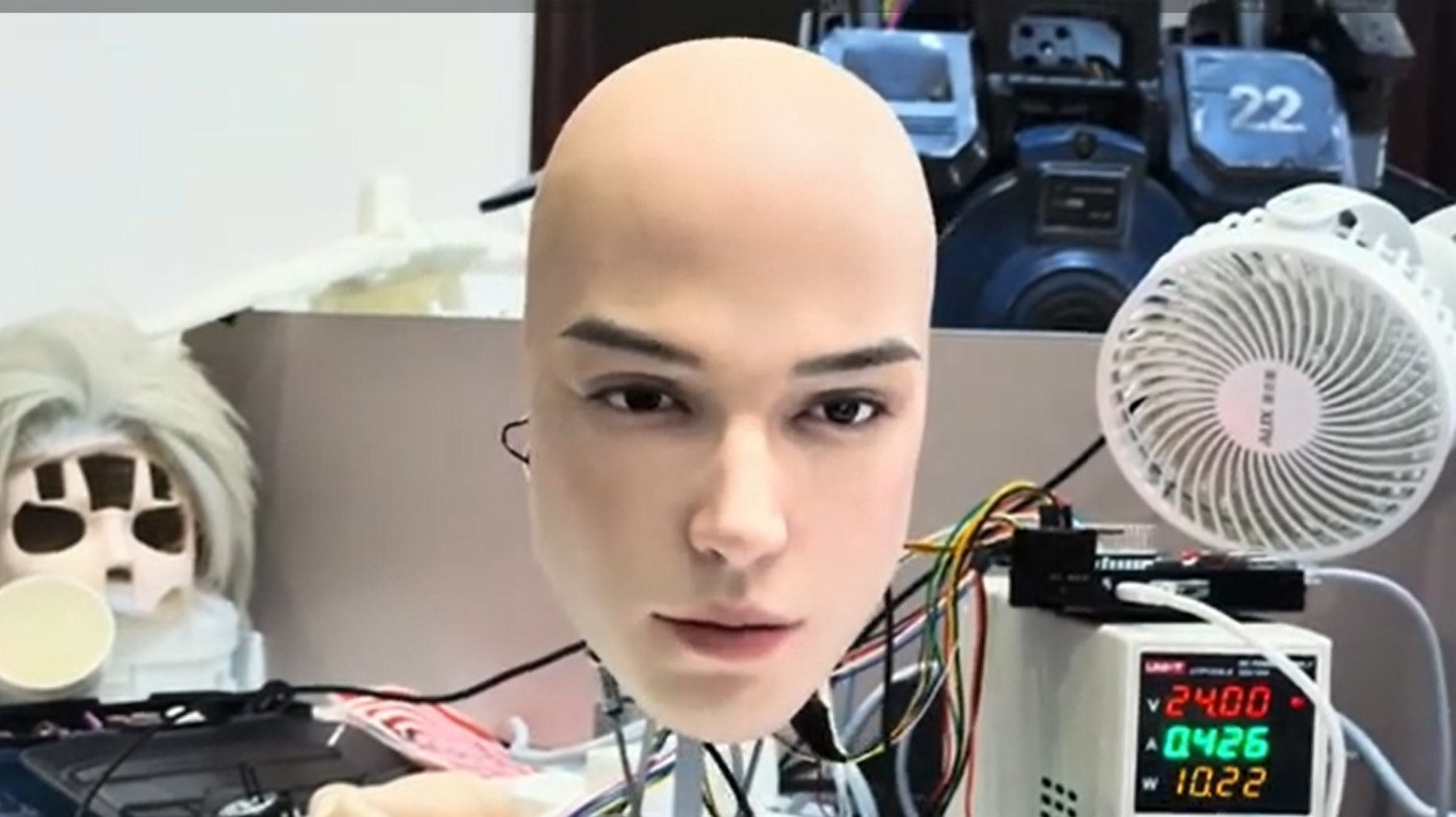 VIDEO Kineski robot ima zastrašujuće realistične izraze lica